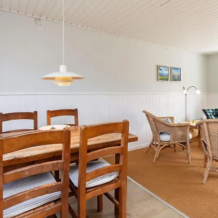 Three-bedroom Holiday In 73 Blåvand
