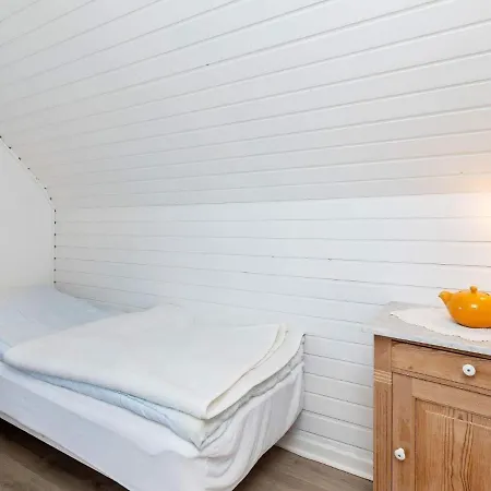 Semesterbostad Three-bedroom Holiday In 73 *