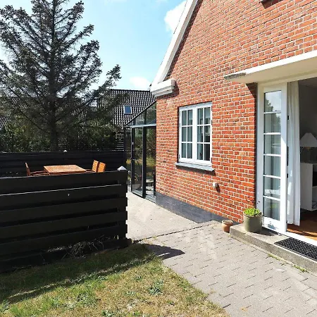 Three-bedroom Holiday In 73 Semesterbostad Blåvand